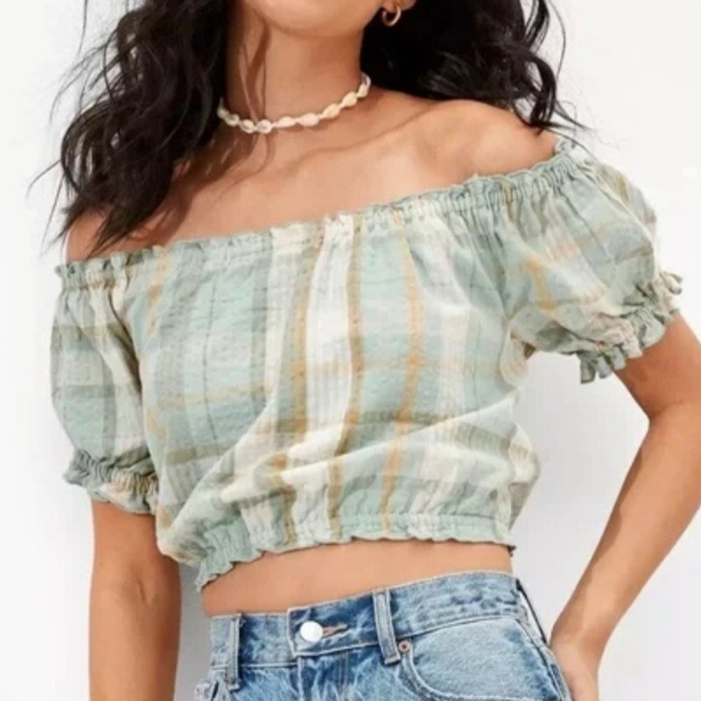 💜 American Eagle green‎ print, cropped puffy short sleeve top. Size  Small 🩷
